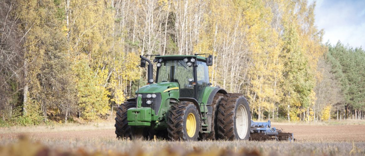 52685-tractor-with-an-aerator-2023-11-27-05-30-00-utc 52685-tractor-with-an-aerator-2023-11-27-05-30-00-utc